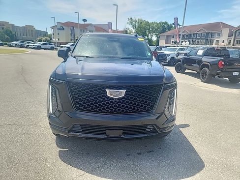 Certified 2026 Cadillac Escalade Platinum Sport w/ LPO, ONYX Package AWD/4WD image 2