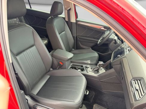 Used 2023 Volkswagen Tiguan SE w/ Panoramic Sunroof Package AWD/4WD image 26
