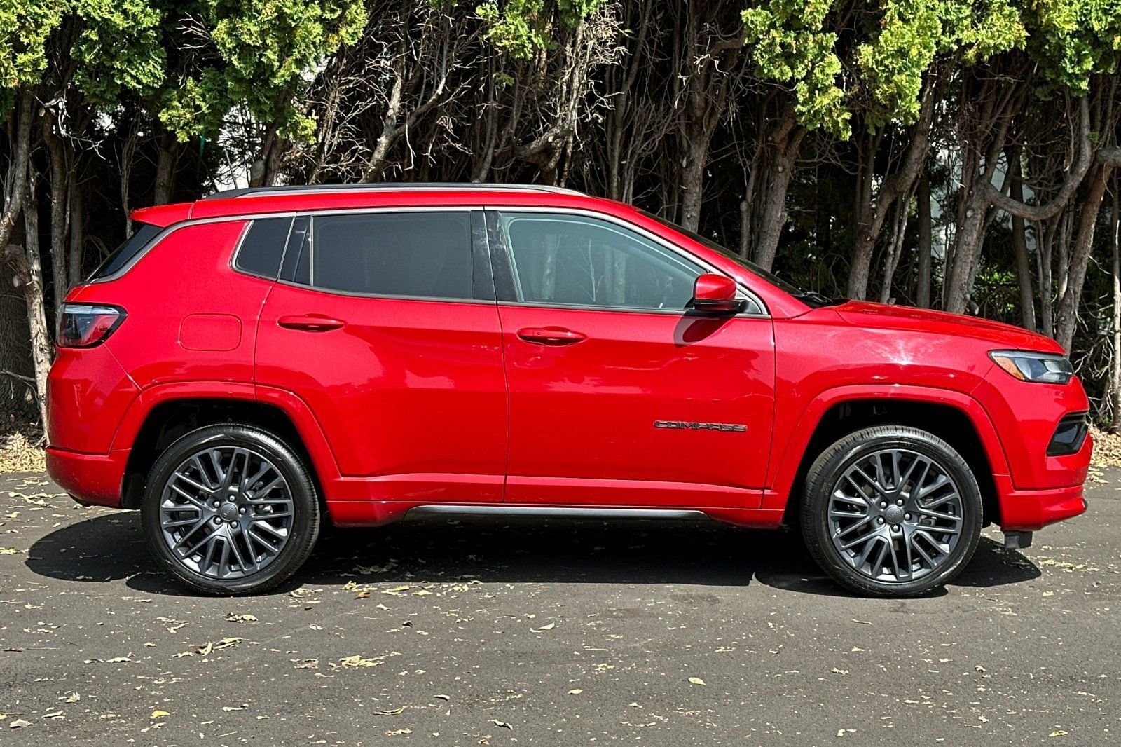 Used 2022 Jeep Compass Limited AWD/4WD image 3