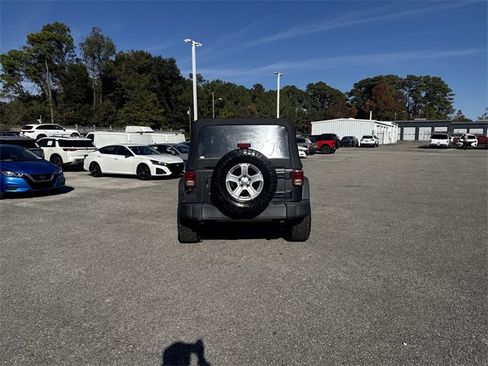 Used 2017 Jeep Wrangler Unlimited Sport image 6