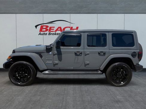 Used 2023 Jeep Wrangler Unlimited Sahara w/ Cold Weather Group AWD/4WD image 7
