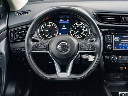 Used 2021 Nissan Rogue Sport S image 15