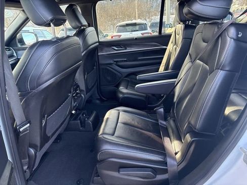 Used 2024 Jeep Grand Cherokee L Limited w/ Luxury Tech Group II image 21