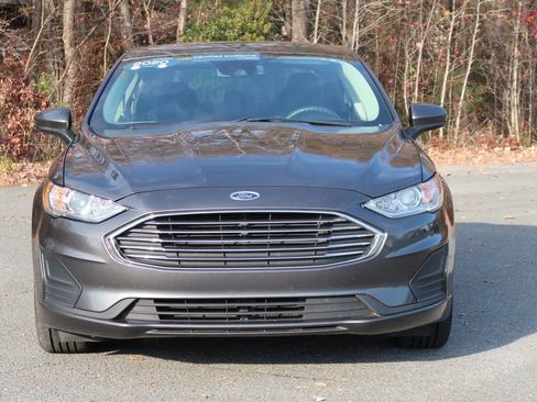 Used 2020 Ford Fusion SE image 2
