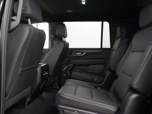 Used 2025 GMC Yukon XL Denali AWD/4WD image 21