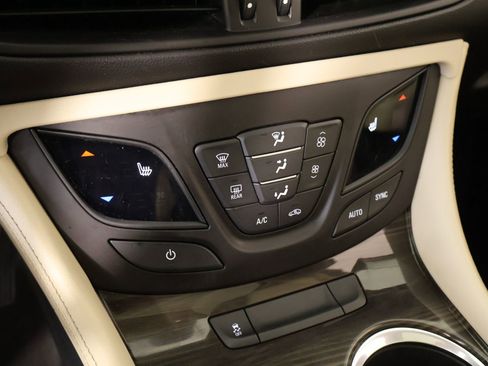 Used 2019 Buick Envision Essence image 8