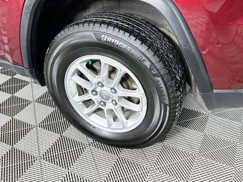 Used 2020 Jeep Grand Cherokee Laredo w/ Security & Convenience Group image 36