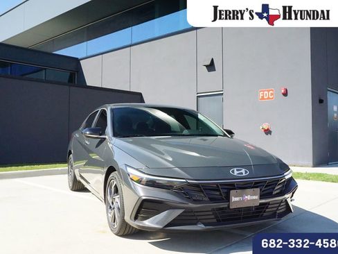 New 2025 Hyundai Elantra SEL image 1