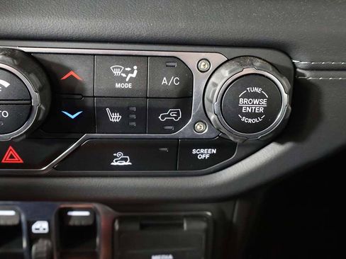 Used 2025 Jeep Wrangler Unlimited Sahara AWD/4WD image 45