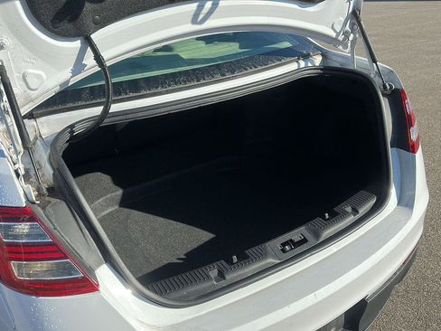 Used 2018 Ford Taurus SE image 21