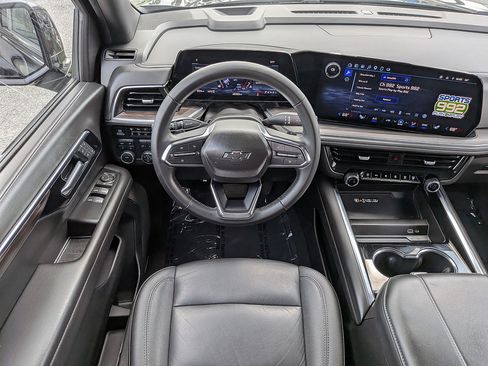 Certified 2025 Chevrolet Suburban Z71 AWD/4WD image 15