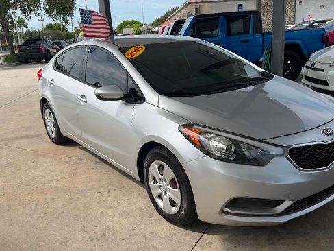 Used 2015 Kia Forte LX FWD image 3