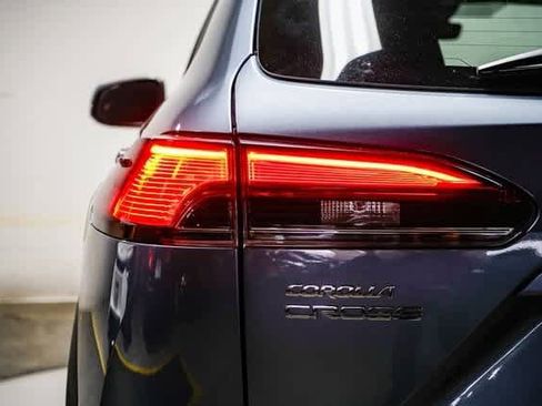 Certified 2023 Toyota Corolla Cross XLE image 10