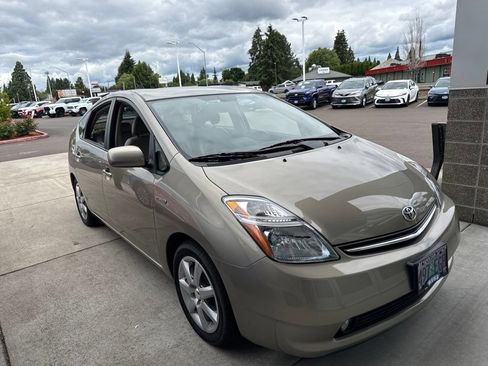 Used 2009 Toyota Prius Touring FWD image 2