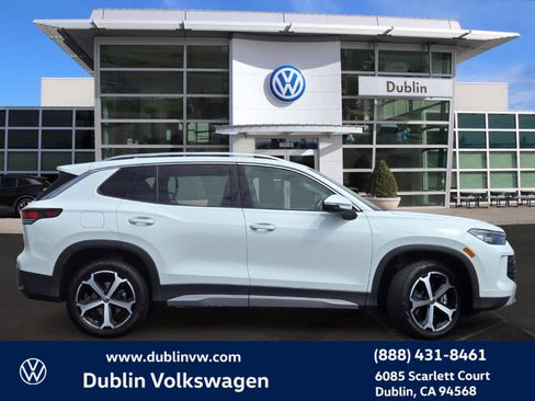 Certified 2026 Volkswagen Tiguan SE AWD/4WD image 3