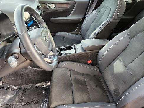 Used 2023 Volvo C40 P8 Recharge Ultimate w/ Protection Package Premier image 6