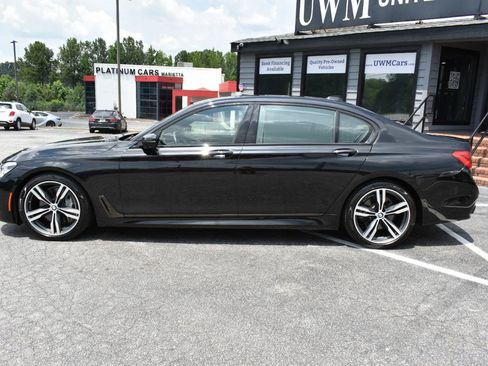 Used 2019 BMW 750i w/ Executive Package RWD image 9