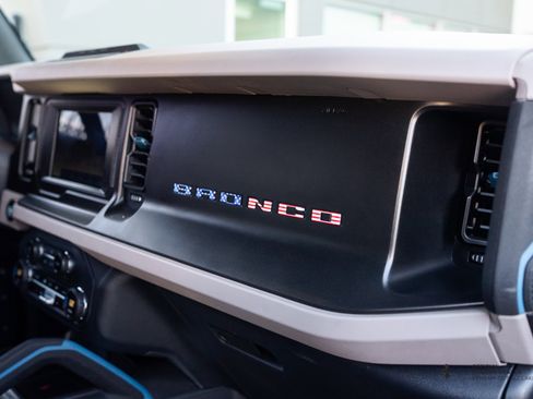 Used 2023 Ford Bronco Wildtrak image 16