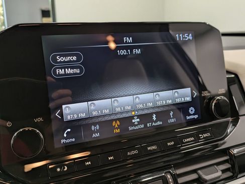 Used 2025 Nissan Pathfinder SL AWD/4WD image 13