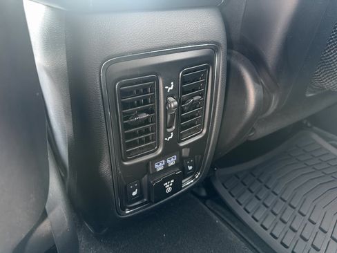 Used 2020 Jeep Grand Cherokee Overland AWD/4WD image 13