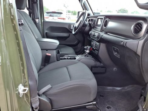 Used 2022 Jeep Gladiator Sport AWD/4WD image 19