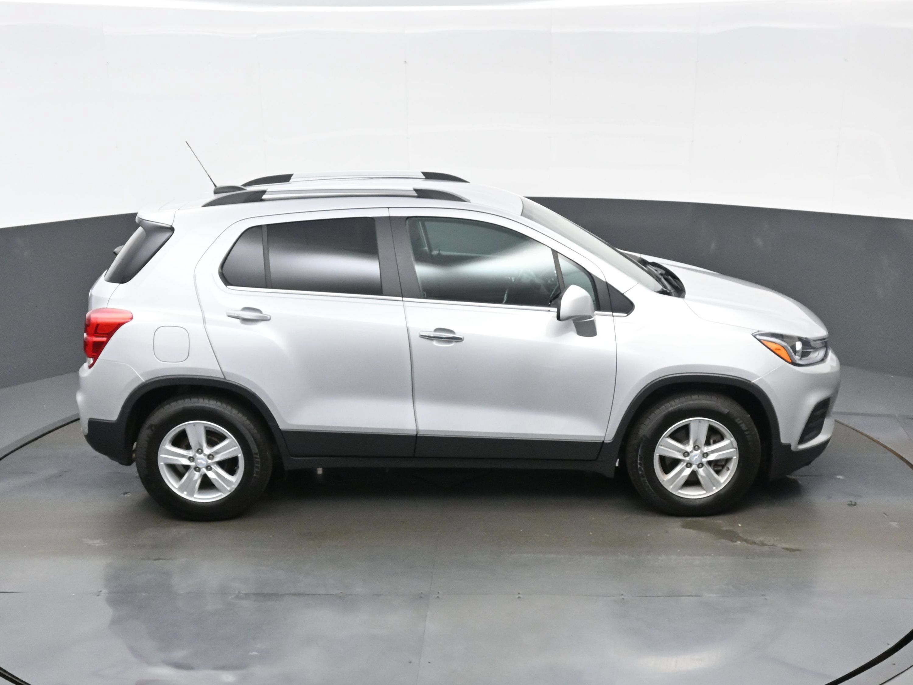 Used 2018 Chevrolet Trax LT w/ Driver Confidence Package FWD image 38