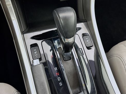 Used 2017 Honda Accord EX-L image 24