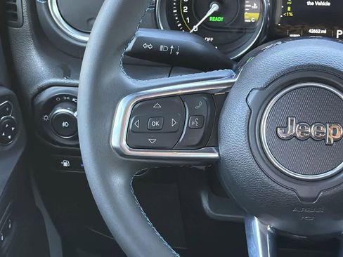 Used 2023 Jeep Wrangler Unlimited Rubicon 4xe image 12