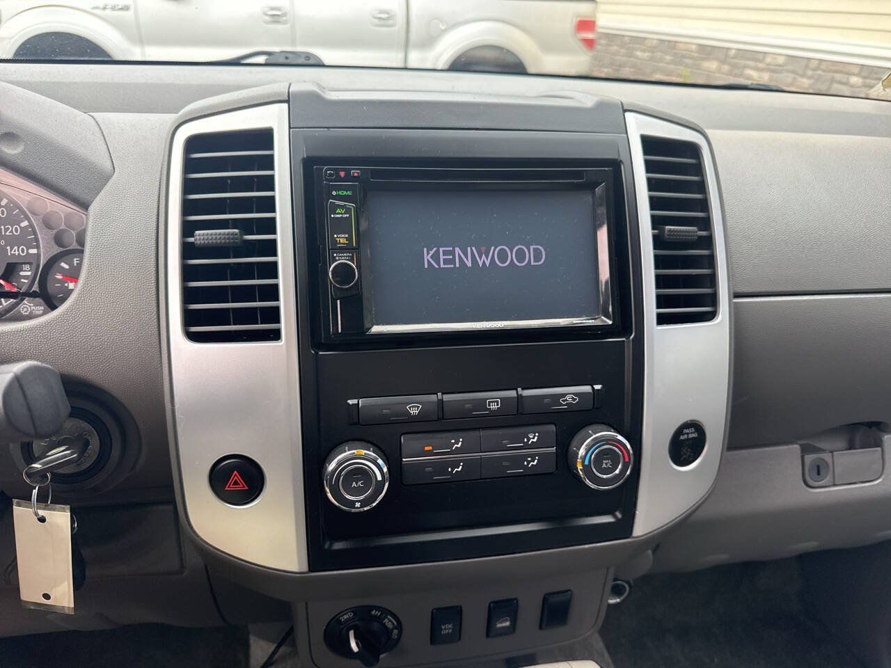 Used 2011 Nissan Frontier SV AWD/4WD image 25