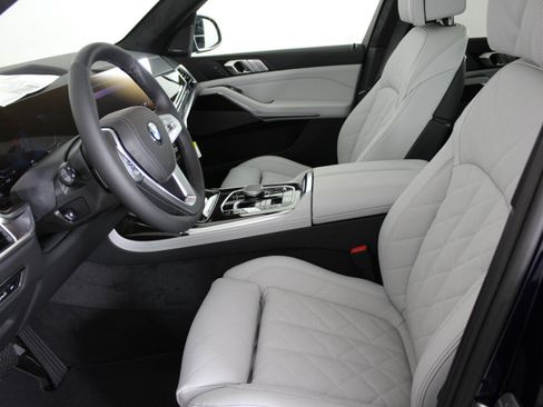 New 2026 BMW X7 xDrive40i w/ Premium Package image 5