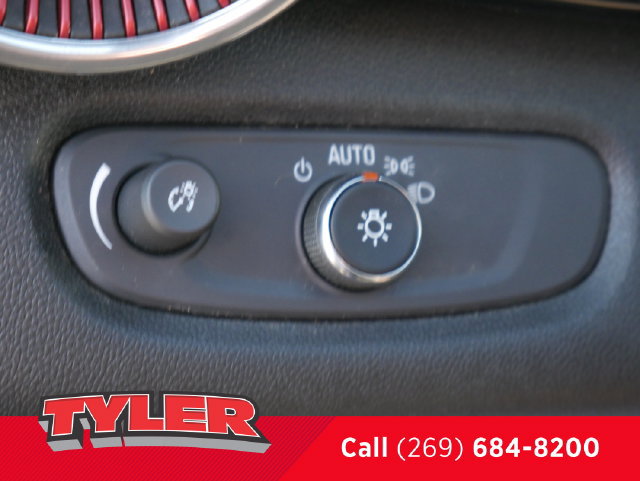 Used 2024 Chevrolet Trax RS w/ Sunroof Package FWD image 24