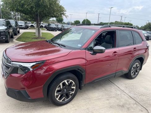 Used 2025 Subaru Forester Premium AWD/4WD image 6