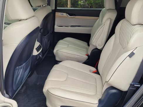 Used 2024 Hyundai Palisade Limited FWD image 17
