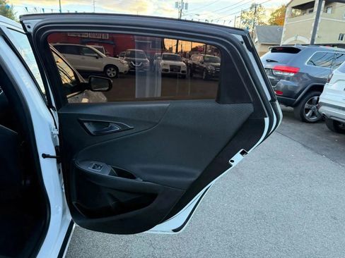 Used 2018 Chevrolet Malibu LT image 42