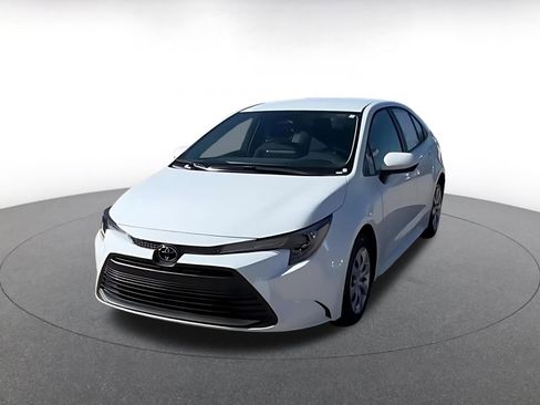 Used 2025 Toyota Corolla LE image 7