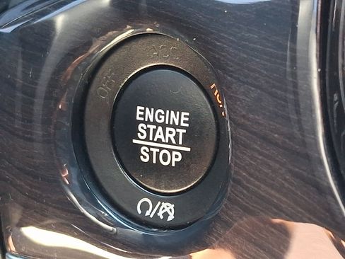 Used 2020 Jeep Grand Cherokee Overland AWD/4WD image 26