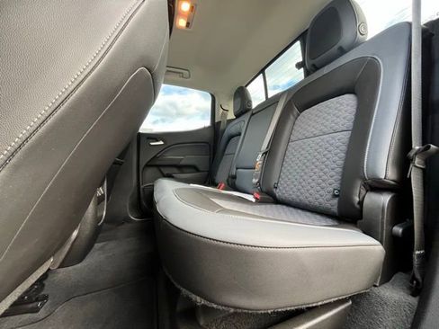 Used 2022 Chevrolet Colorado Z71 w/ Safety Package image 12
