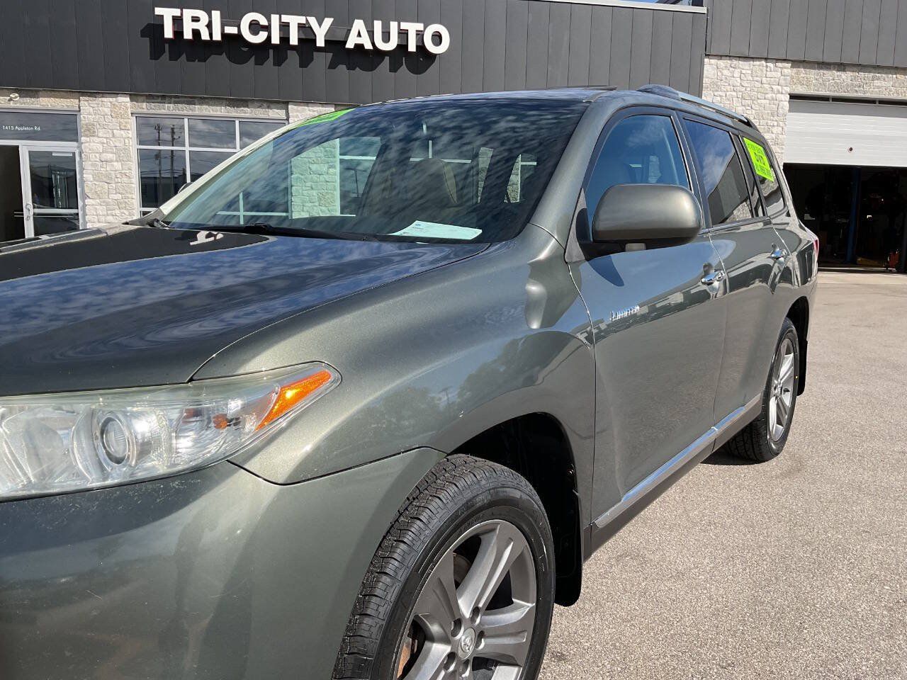 Used 2013 Toyota Highlander Limited AWD/4WD image 2