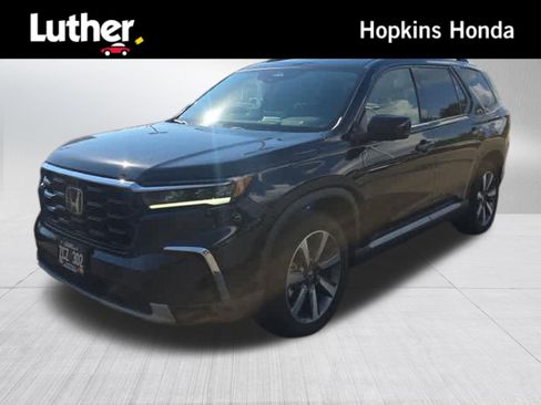 Used 2025 Honda Pilot Elite image 1