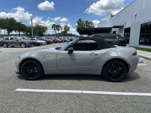 Used 2025 MAZDA MX-5 Miata Club w/ Interior Package RWD image 4