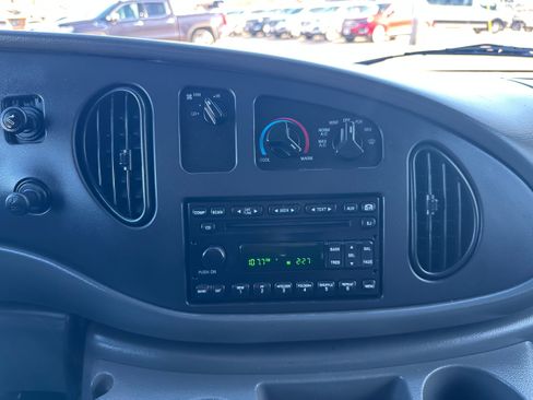 Used 2006 Ford E-150 and Econoline 150 Cargo image 13