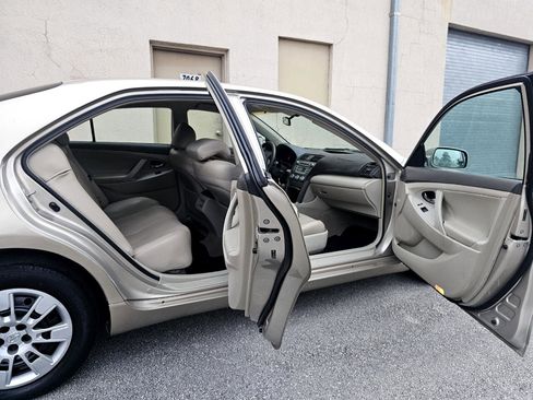 Used 2007 Toyota Camry LE image 18
