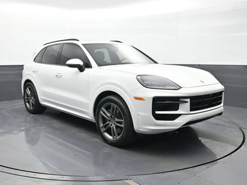 Certified 2025 Porsche Cayenne AWD/4WD image 24