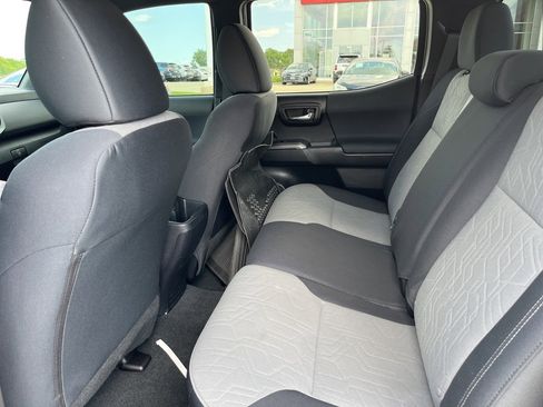 Certified 2022 Toyota Tacoma TRD Off-Road w/ Technology Package image 7