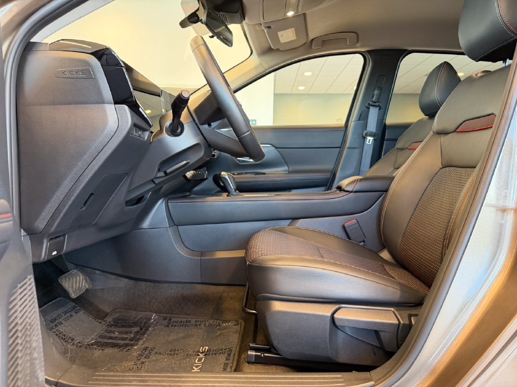 Used 2025 Nissan Kicks SR AWD/4WD image 13