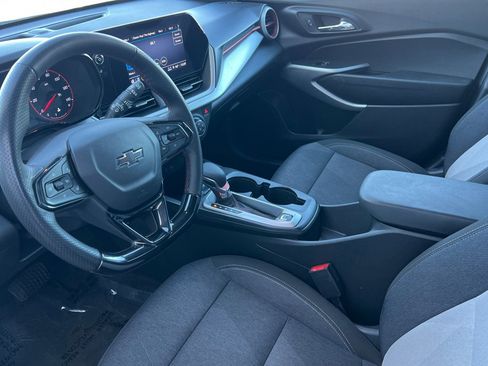 Used 2024 Chevrolet Trax RS w/ Sunroof Package FWD image 11