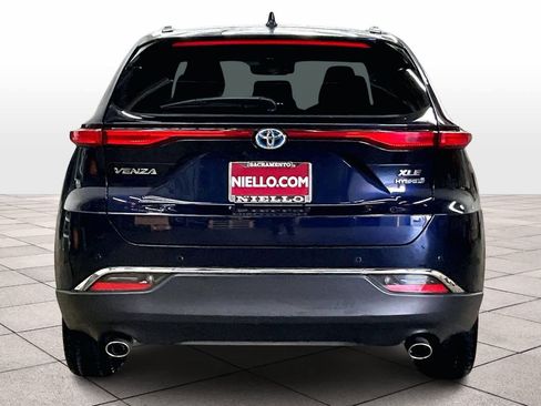 Used 2021 Toyota Venza XLE image 7