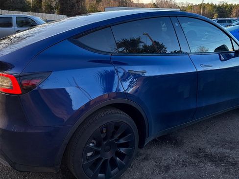 Used 2022 Tesla Model Y Long Range image 16