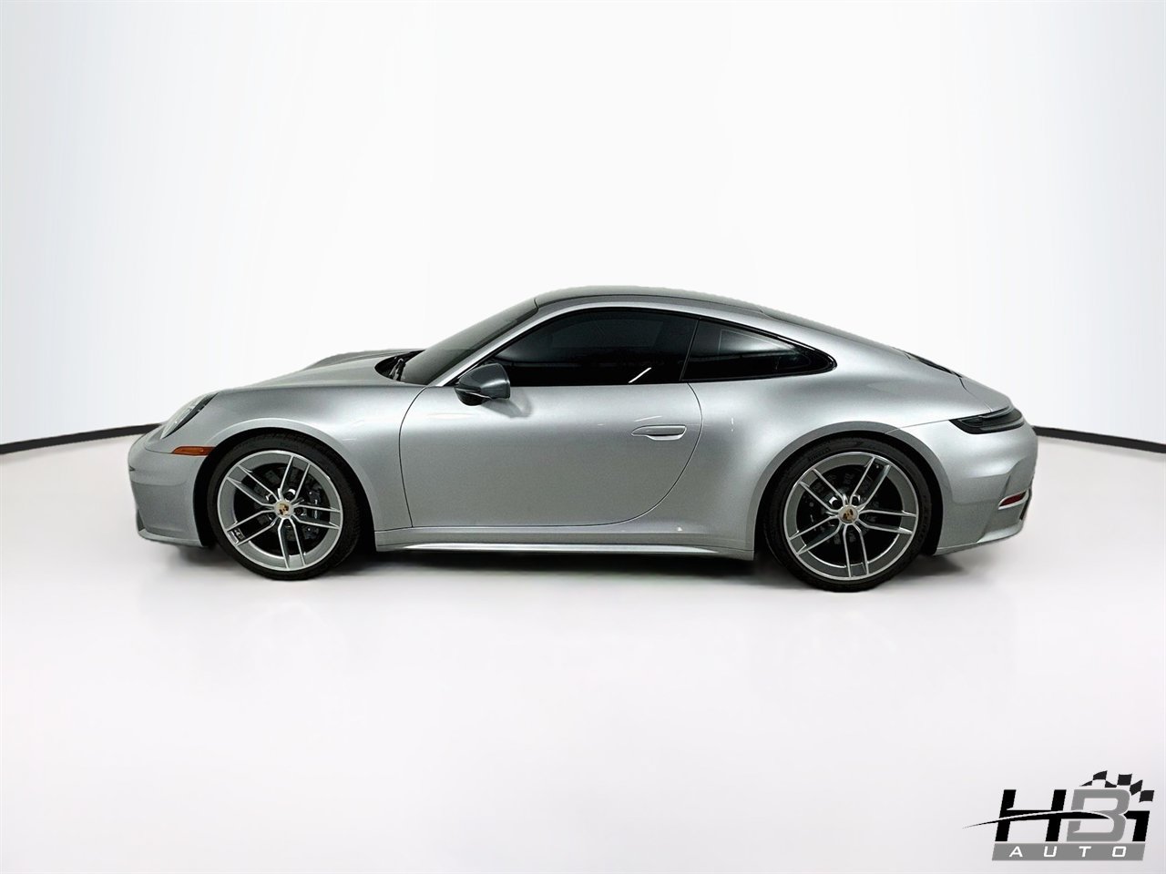 Used 2025 Porsche 911 Carrera T RWD image 8