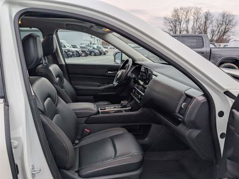 Used 2022 Nissan Pathfinder SL w/ SL Premium Package image 11